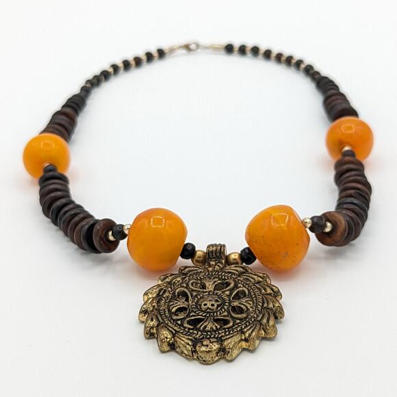 African Yellow Amber and Wood Bead Necklace w Gold Tone Spacers Medallion - Picture 4 of 9